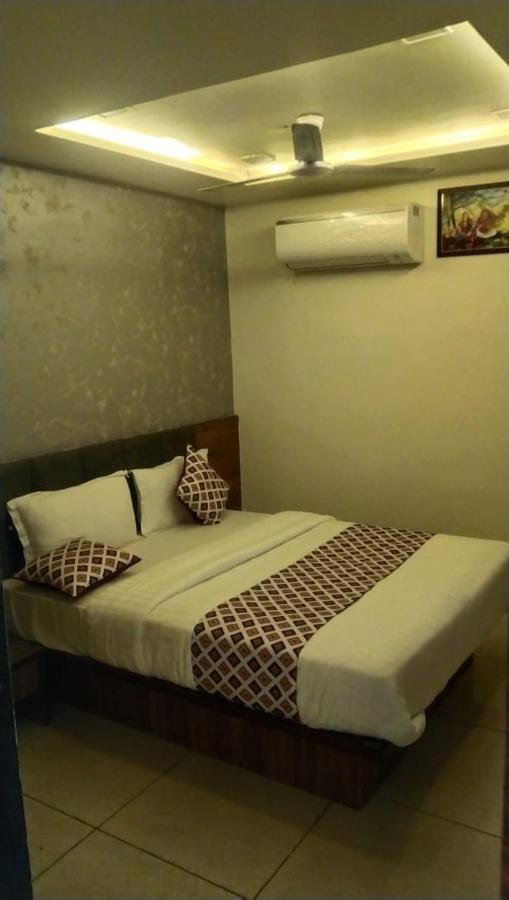 Hotel Atlanta Amhedabad Dış mekan fotoğraf